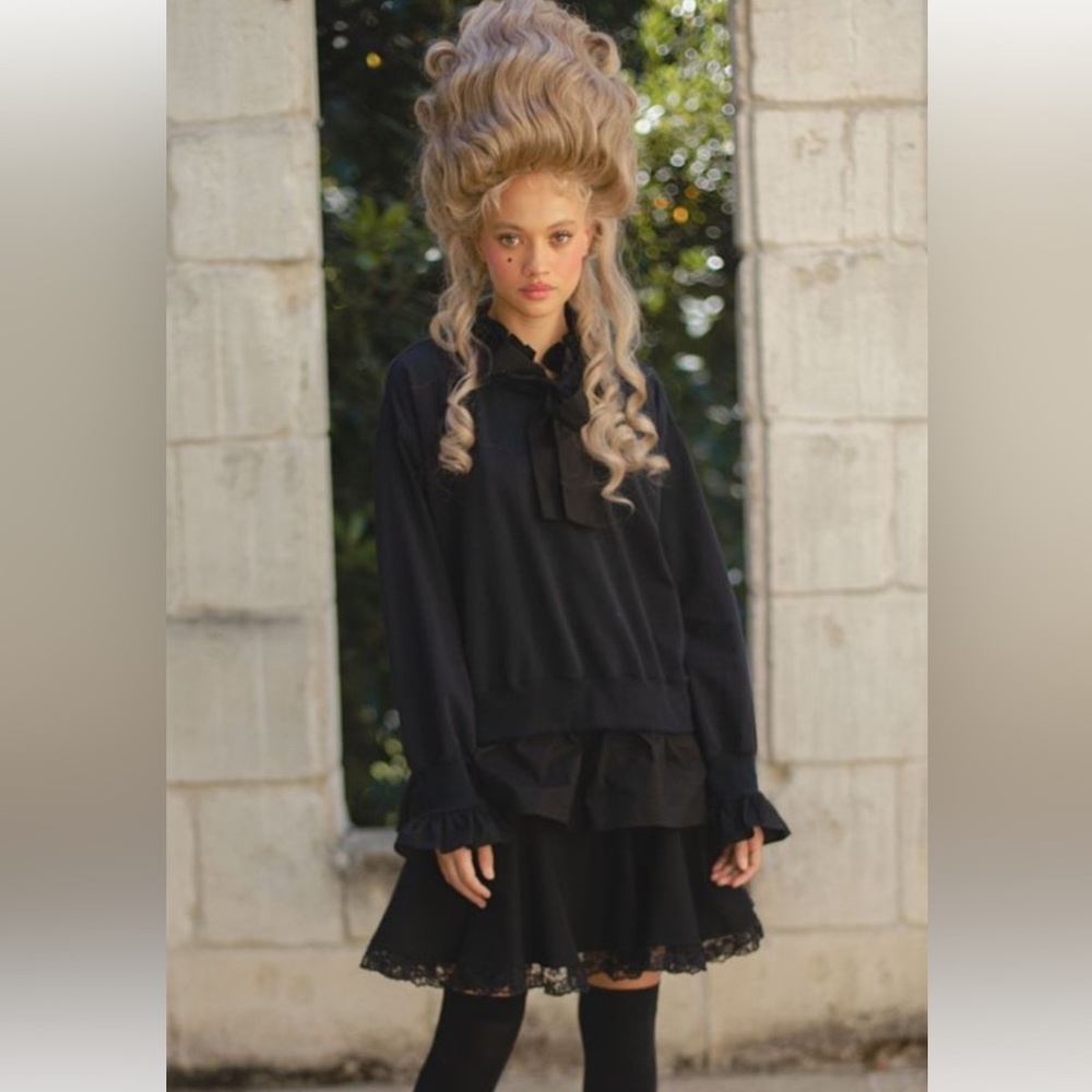 Selkie The Caviar Victorian Sweater 🌑